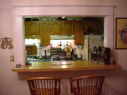 Bar Between Dining Room and Kitchen.jpg (171026 bytes)