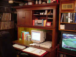 Bob's Desk 2.jpg (41813 bytes)