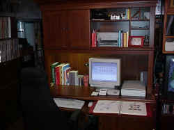 Bob's Desk 3.jpg (33149 bytes)