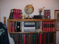 Bookshelf in Living Room.jpg (179073 bytes)