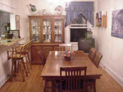 Dining Room.jpg (125689 bytes)