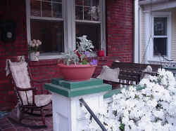 Front Porch.jpg (47380 bytes)